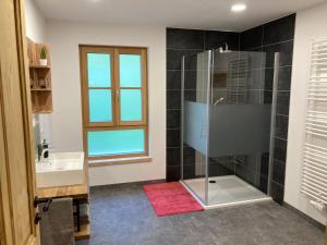 Kylpyhuone majoituspaikassa Bandltroga