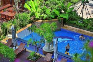 Вид на бассейн в Sanya Si Ji Hai Ting Hotel или окрестностях