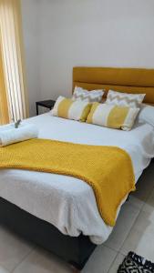 เตียงในห้องที่ Escapada perfecta con jacuzzi privado en zona top