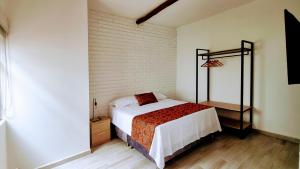 Hotel Casa Sab - San Fernando tesisinde bir odada yatak veya yataklar