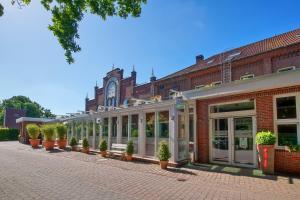 イェファーにあるHotel Im Schützenhof, Jeverの鉢植えの建物