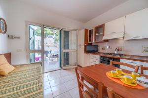 A kitchen or kitchenette at Villetta Grazia