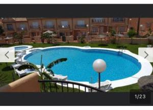 een groot zwembad voor een gebouw bij Sahara Playa Barrosa in Chiclana de la Frontera