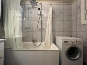 Vannituba majutusasutuses Studio Apartment, 3 min to U1 Reumannplatz