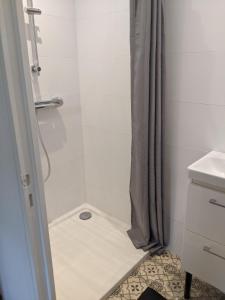 Ένα μπάνιο στο "Le coucher de soleil" appartement jusqu'à 4 personnes