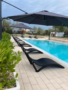 Der Swimmingpool an oder in der Nähe von Vila Olson - Holiday Village Twins