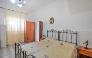 Voodi või voodid majutusasutuse Beautiful Home In Bova Marina With 1 Bedrooms toas