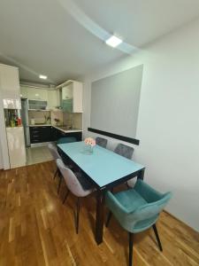 Kuchyňa alebo kuchynka v ubytovaní Apartment Diana Split Znjan