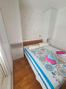 Posteľ alebo postele v izbe v ubytovaní Apartment Diana Split Znjan
