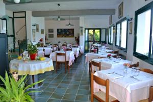 Restaurace v ubytování Hotel Scoglio Bianco + 37 fotografií