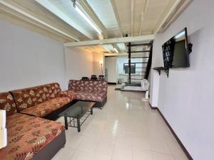 Ruang duduk di บ้านเช่า Wilai Townhome Udon