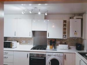 Billede fra billedgalleriet på Beautiful 4 Bedroom Treasure home i Hemel Hempstead