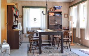 a dining room with a black table and chairs at Nice Home In Rldal With 4 Bedrooms in Røldal