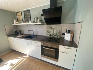 Kuchyň nebo kuchyňský kout v ubytování Ferienhaus Glückszeit bei Goslar