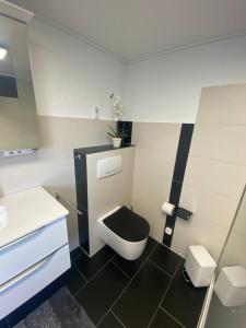 Koupelna v ubytování Ferienhaus Glückszeit bei Goslar + 20 fotografií