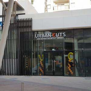 阿布扎比B12 Studio near Ferrari world, with canal and pool view的相册照片