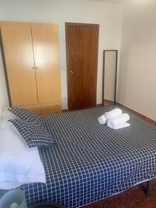 Een bed of bedden in een kamer bij Room Valdeolleros