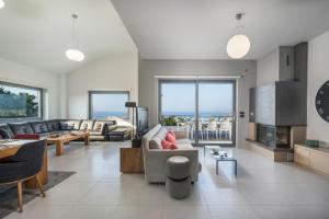 A seating area at Elysium Seaview Oasis