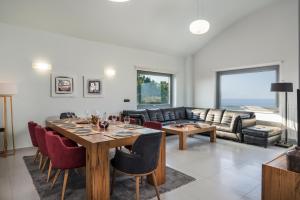 A seating area at Elysium Seaview Oasis