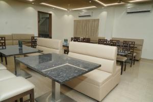 Posezení v ubytování Avenue 11 Premium Stays Madurai