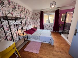 Giường trong phòng chung tại Maison Chez Marinette