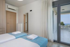 A bed or beds in a room at Elysium Seaview Oasis