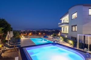 The swimming pool at or close to Elysium Seaview Oasis
