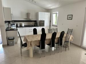 Kuchyň nebo kuchyňský kout v ubytování Apartman Gaga