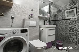 Ένα μπάνιο στο Apartmani Kozić
