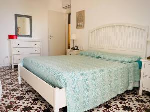 A bed or beds in a room at Residenza Gli Oleandri