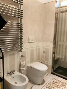 A bathroom at Residenza Gli Oleandri
