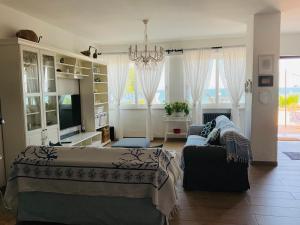 A television and/or entertainment centre at Residenza Gli Oleandri