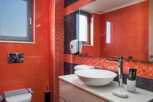 A bathroom at Elysium Seaview Oasis