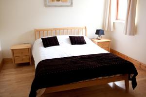 A bed or beds in a room at Castle Quay