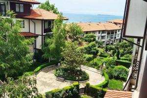 Galeriebild der Unterkunft 30 Meter vom Strand schönes Appartement in einer geschlossenen Anlage in Sweti Wlas + 6 Fotos