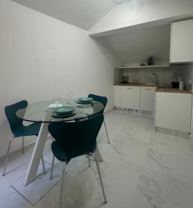 Nhà bếp/bếp nhỏ tại Il Cerriglio Holiday Home Massa Lubrense - Sorrento coast +14 ảnh