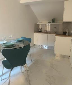 Nhà bếp/bếp nhỏ tại Il Cerriglio Holiday Home Massa Lubrense - Sorrento coast