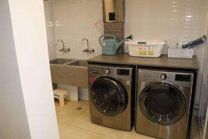 a kitchen with a washing machine and a sink at PU4A Big Apt Overlooking Parque Urraca City Center in Panama City