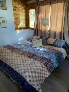 1 dormitorio con 2 camas en una habitación en Casa Oniria en Villa Las Rosas