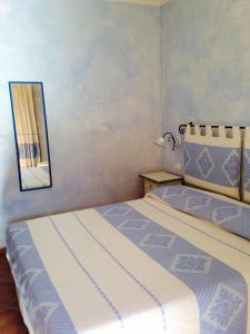 Postel nebo postele na pokoji v ubytování I Mari Di Gallura Suites and Rooms