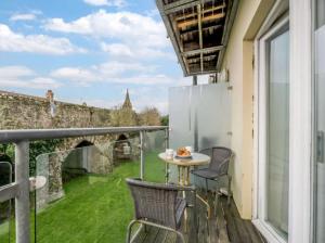 Balkón nebo terasa v ubytování The beautifully central Flat 3 The Cobourg Tenby Sat to Sat booking only in school summer holidays