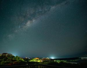 a starry night with the milky way in the sky at Paradise@Pearly in Pearly Beach