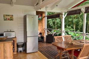 Gallery image of Grand bungalow avec piscine et vue mer in Bouillante