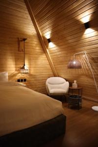 Un pat sau paturi într-o cameră la Terhabb Cottages
