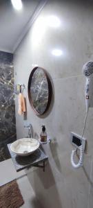 a bathroom with a sink and a mirror at ESPACIO UNO d in Belén de Escobar +9 photos