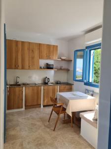 Kuchnia lub aneks kuchenny w obiekcie Tilos Villa