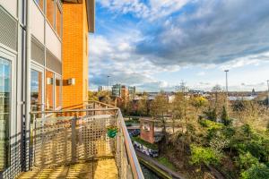 Apartamento con balcón con vistas a la ciudad en Leicester Luxury Apartment - Waterview, en Leicester