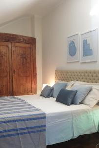 a bedroom with two beds with blue pillows at Villa Martini dei Rossi in Sanfrè