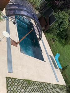 an overhead view of a swimming pool in a house at Ferienwohnung Kaiserpanorama in Krumpendorf am Wörthersee