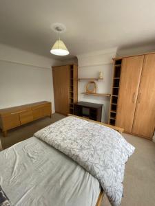 a bedroom with a bed with a white comforter at Nharakat Mansion in Southampton